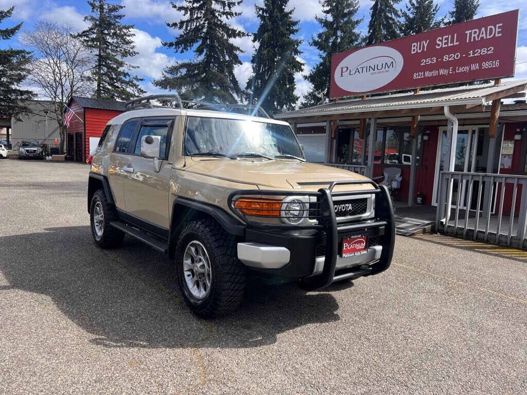 2011 TOYOTA FJ Cruiser