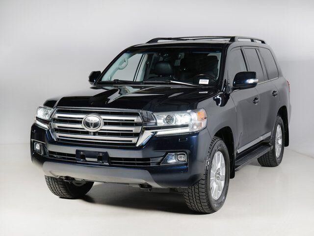 2017 TOYOTA Land Cruiser