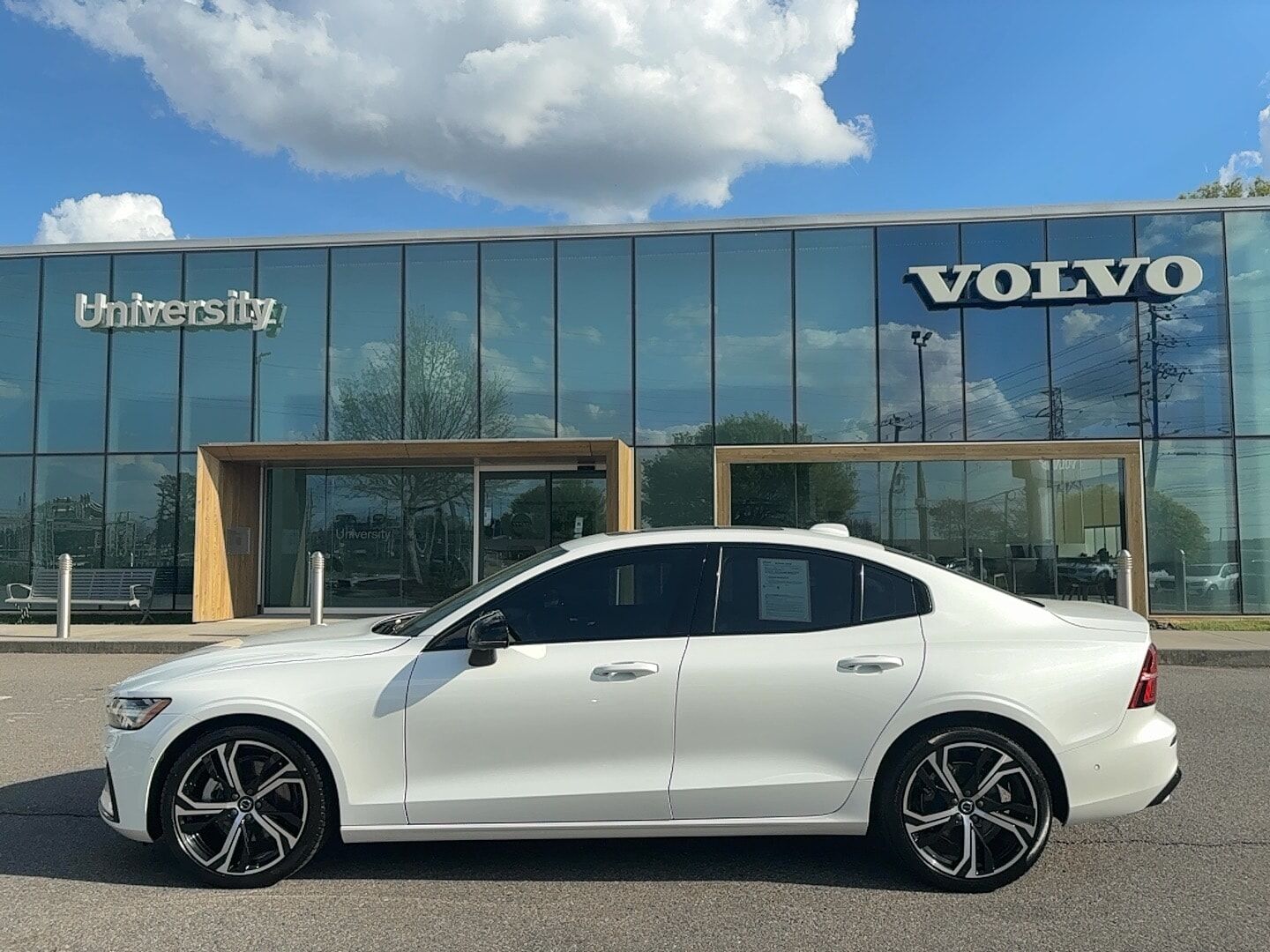 2024 VOLVO S60