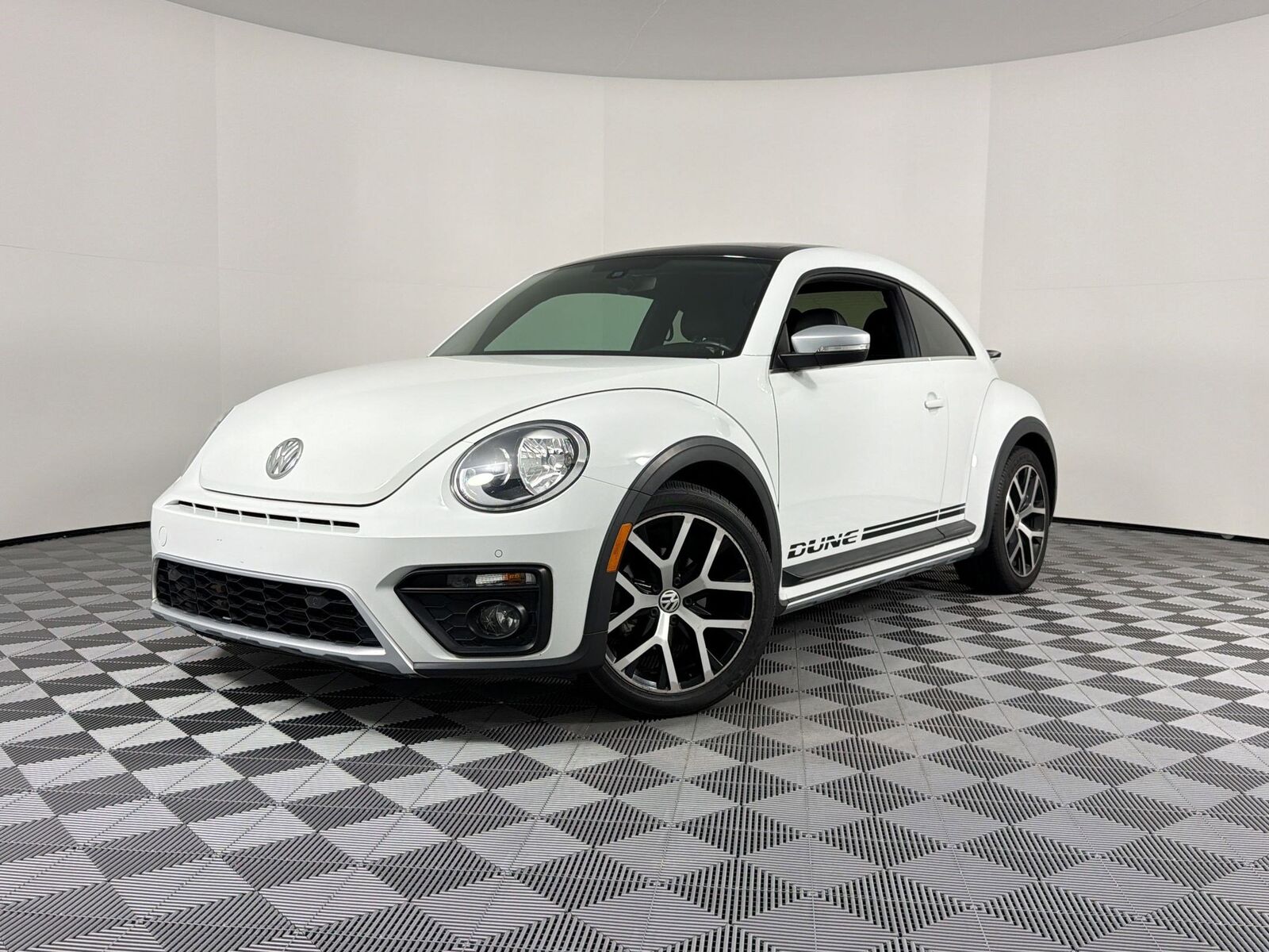 2017 VOLKSWAGEN Beetle