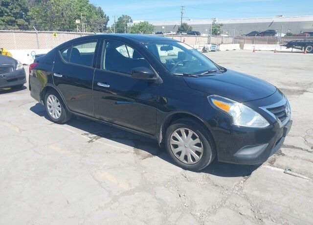 2017 NISSAN Versa