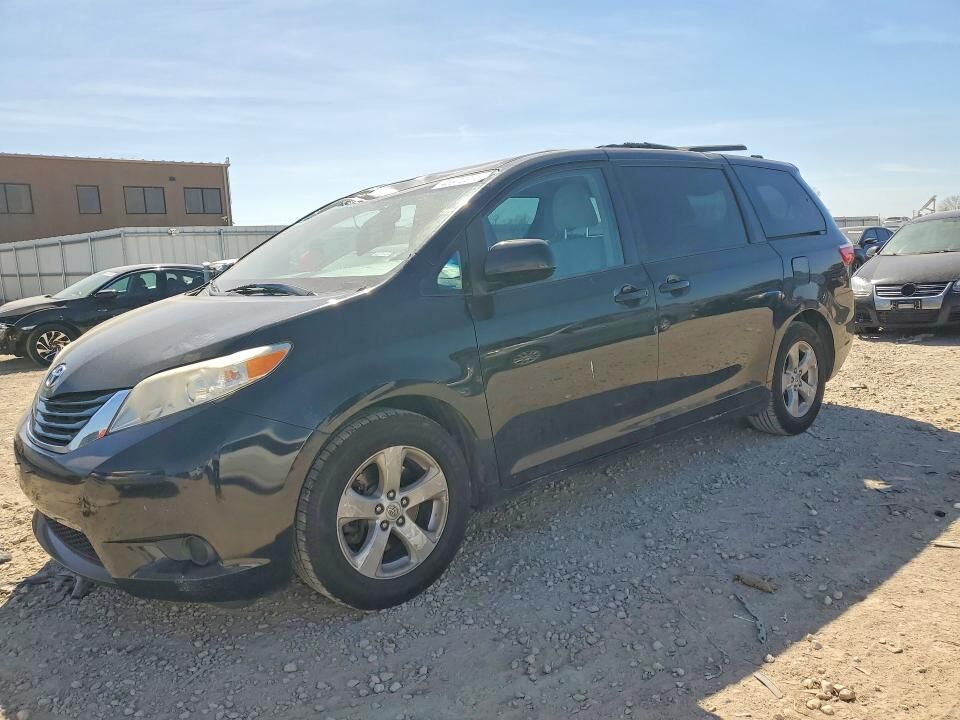 2015 TOYOTA Sienna
