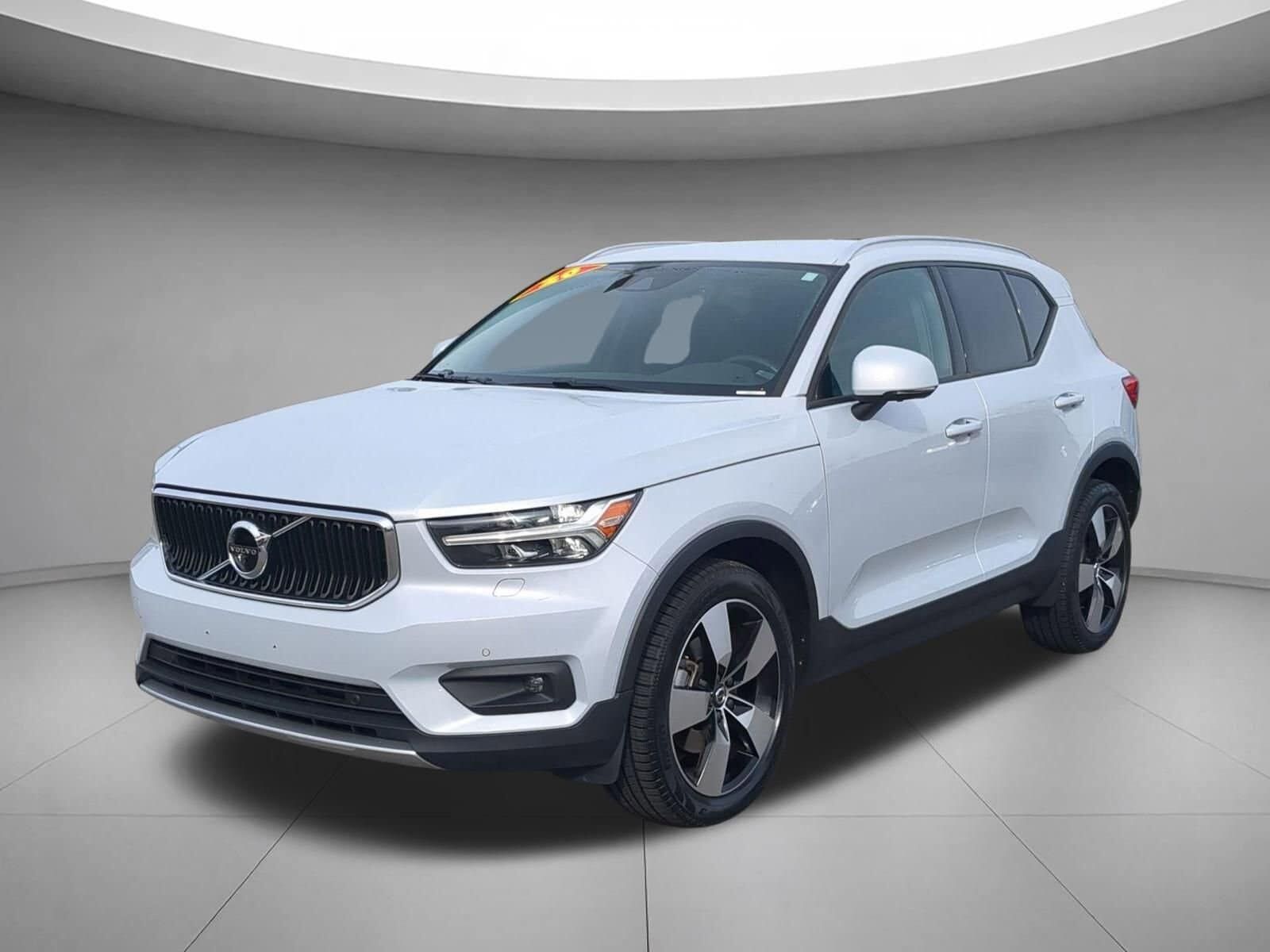 2020 VOLVO XC40