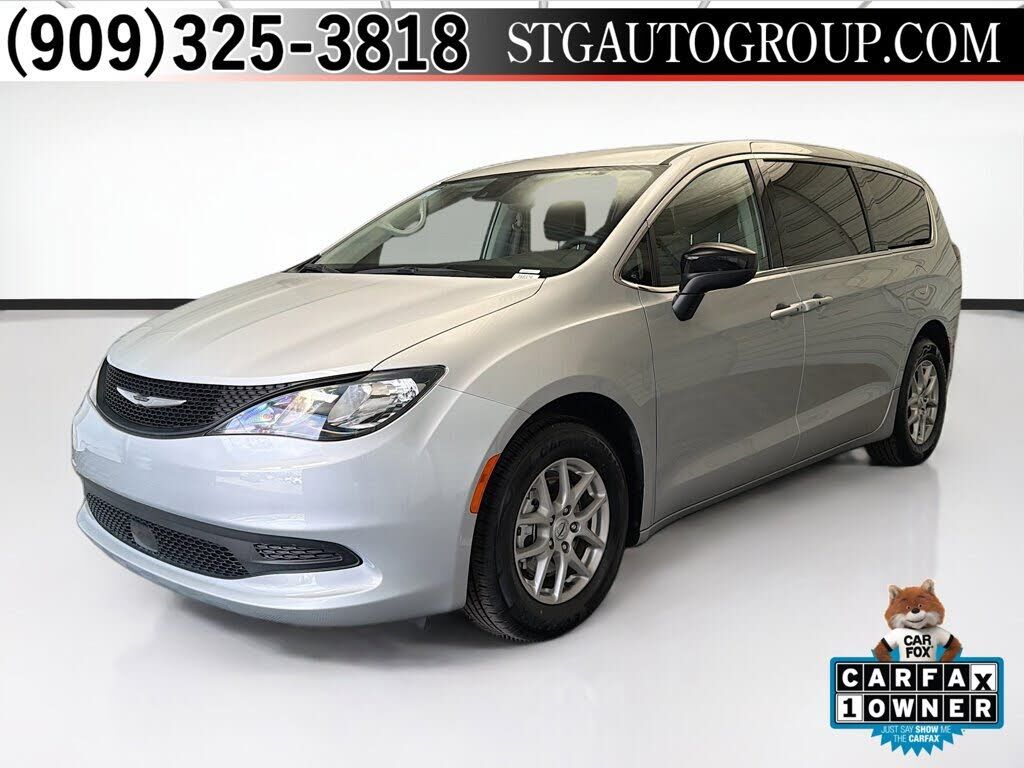 2024 CHRYSLER Voyager