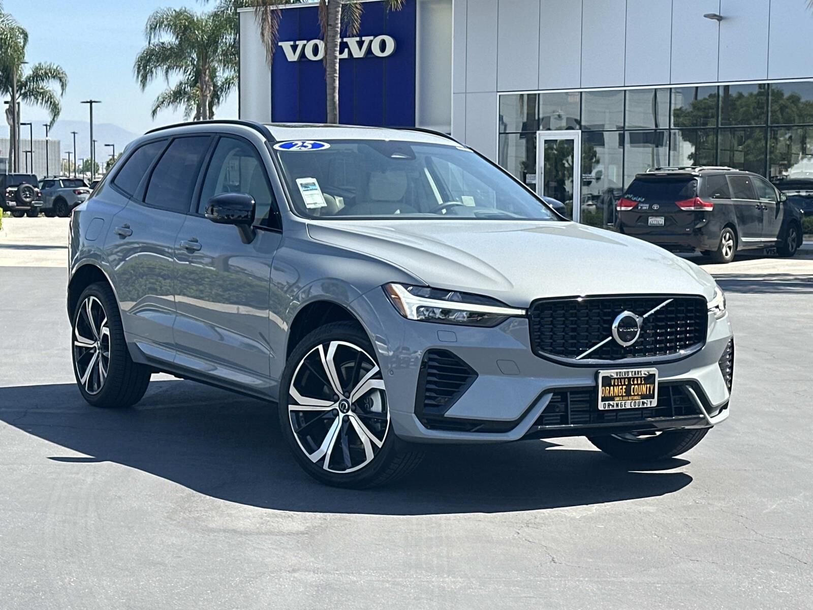 2025 VOLVO XC60