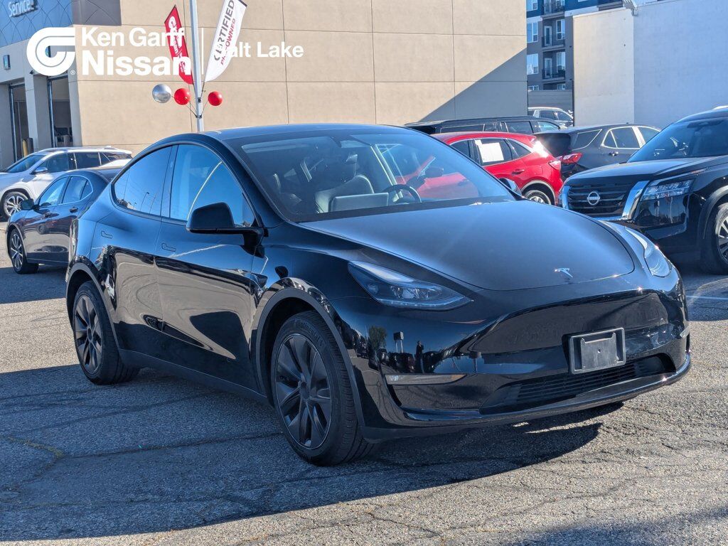 2025 TESLA Model Y
