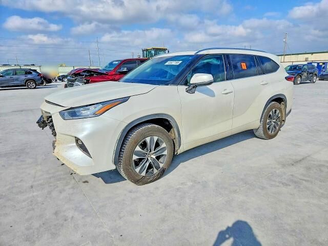 2020 TOYOTA Highlander