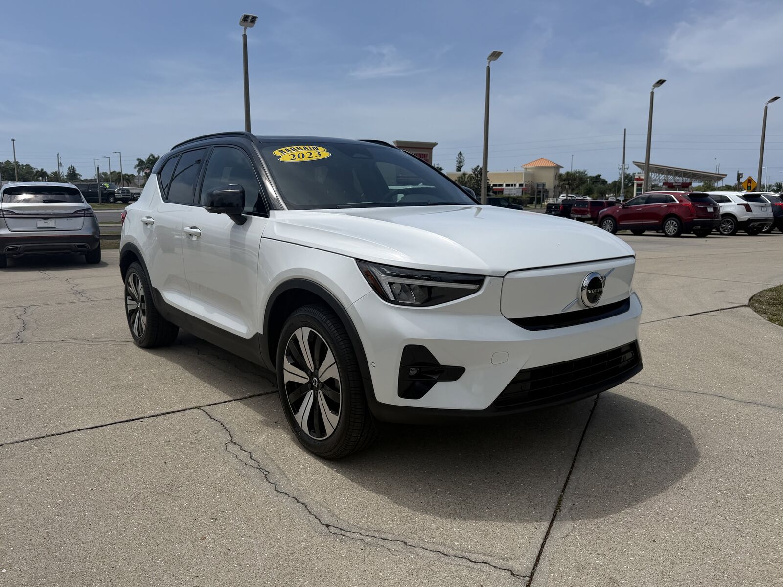 2023 VOLVO XC40
