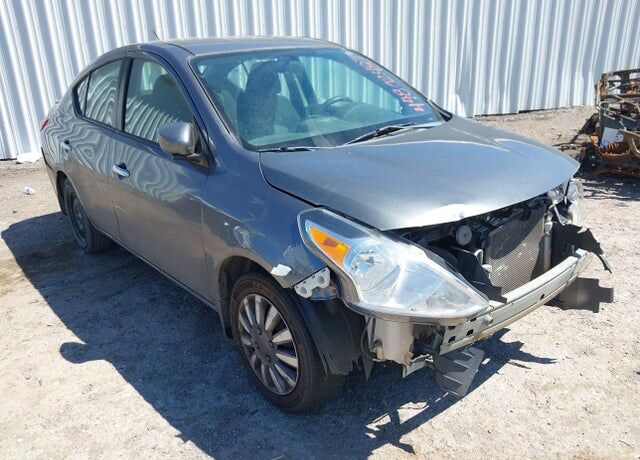 2017 NISSAN Versa