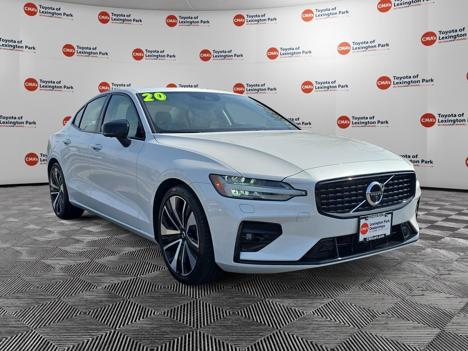 2022 VOLVO S60