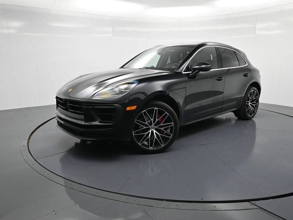 2026 PORSCHE Macan