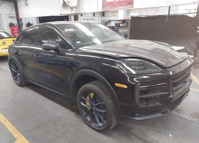 2025 PORSCHE Cayenne