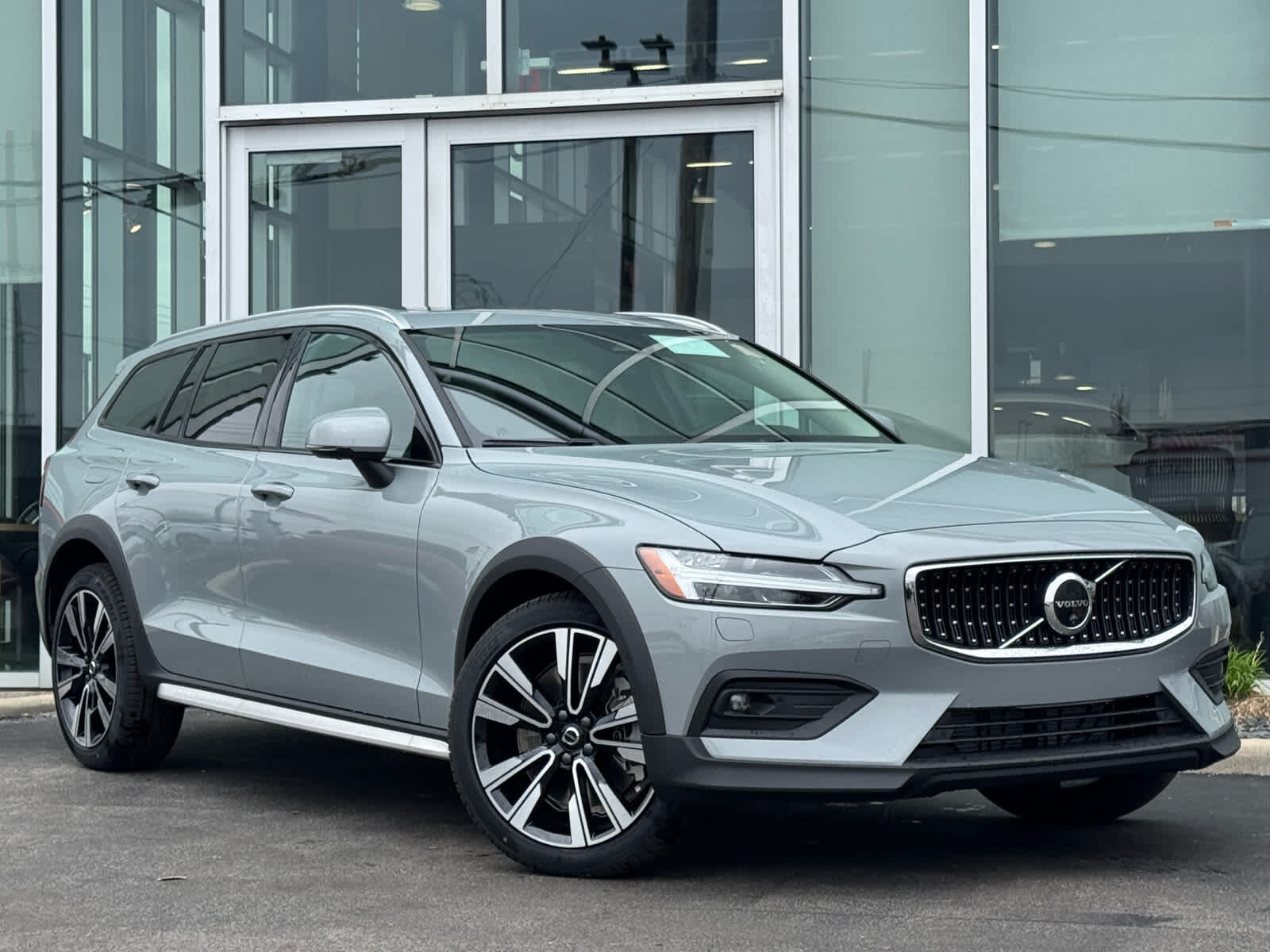 2026 VOLVO V60CC