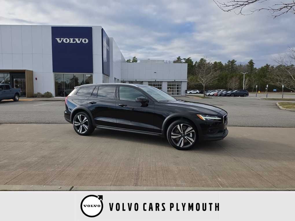 2025 VOLVO V60CC