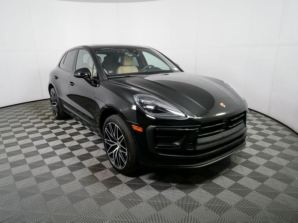 2023 PORSCHE Macan