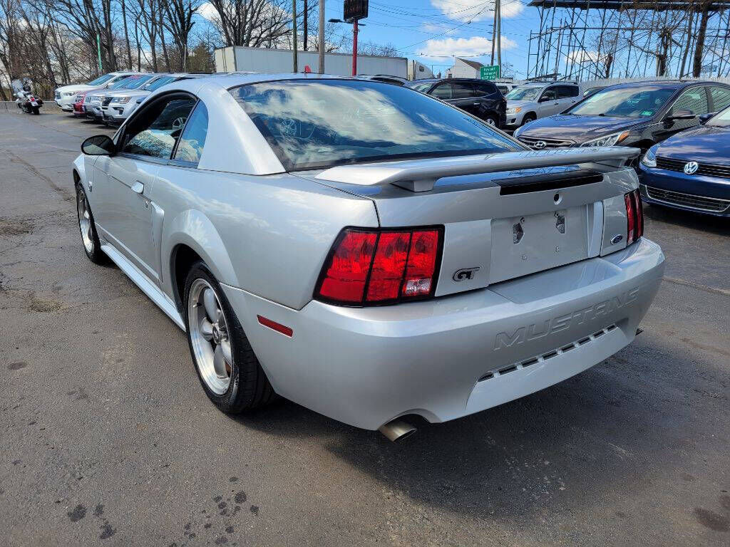 2004 FORD Mustang