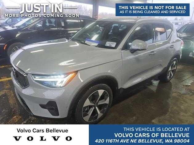 2025 VOLVO XC40