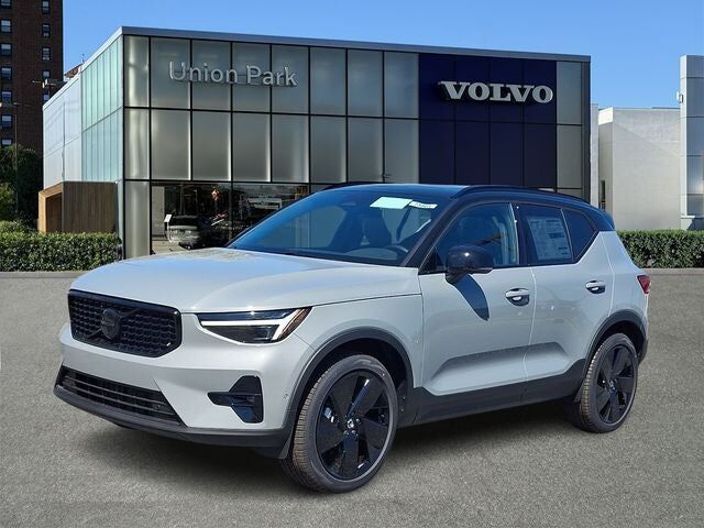 2026 VOLVO XC40