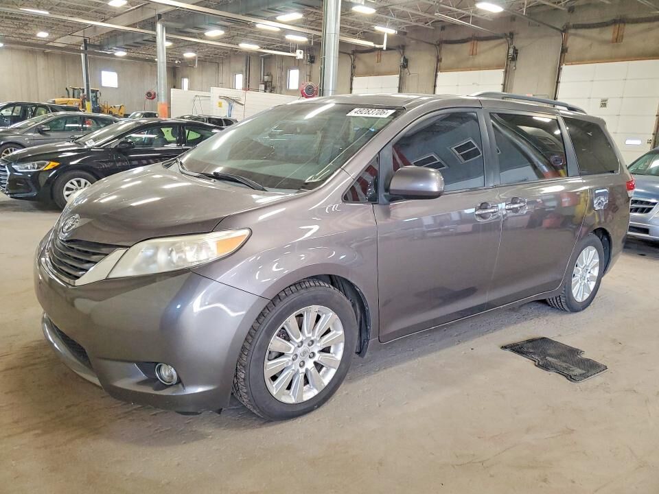 2011 TOYOTA Sienna