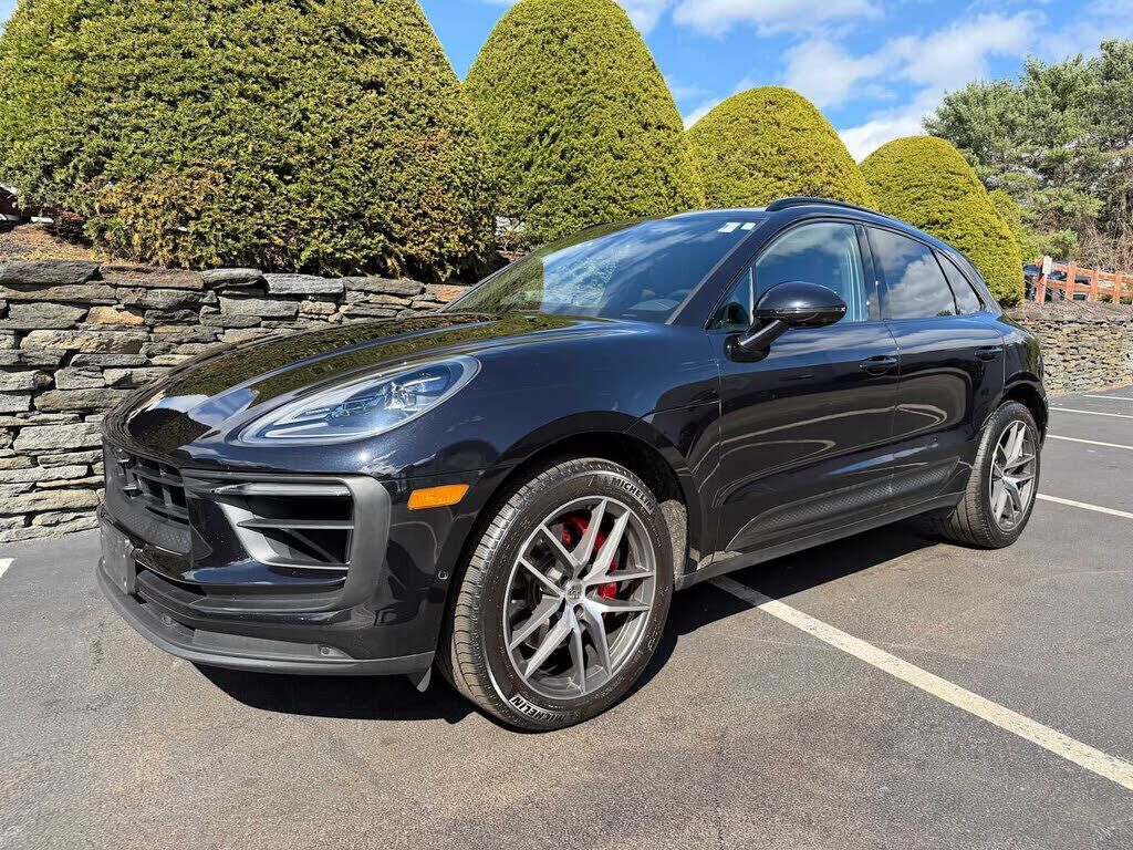 2022 PORSCHE Macan