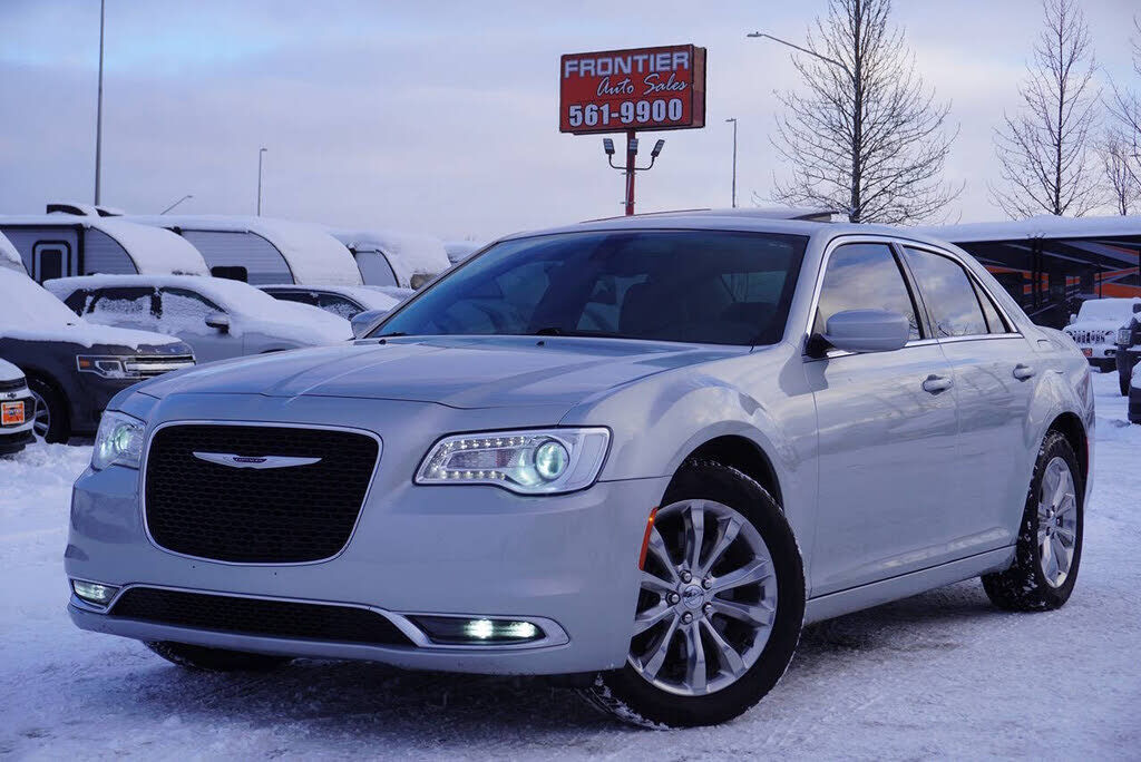 2019 CHRYSLER 300