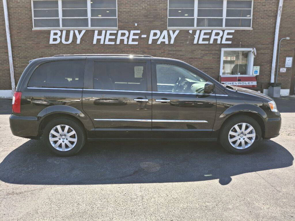 2015 CHRYSLER Town and Country