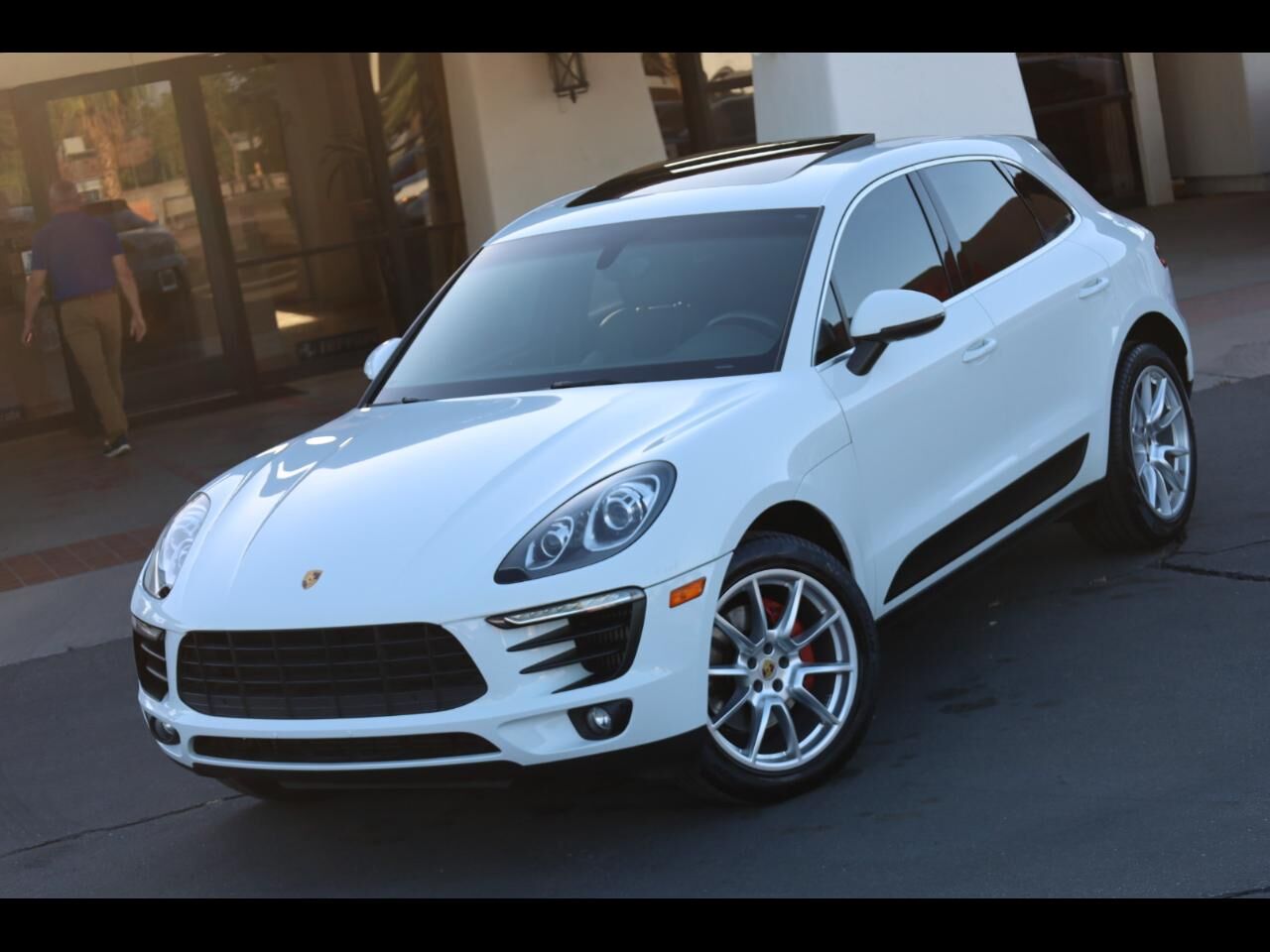 2016 PORSCHE Macan
