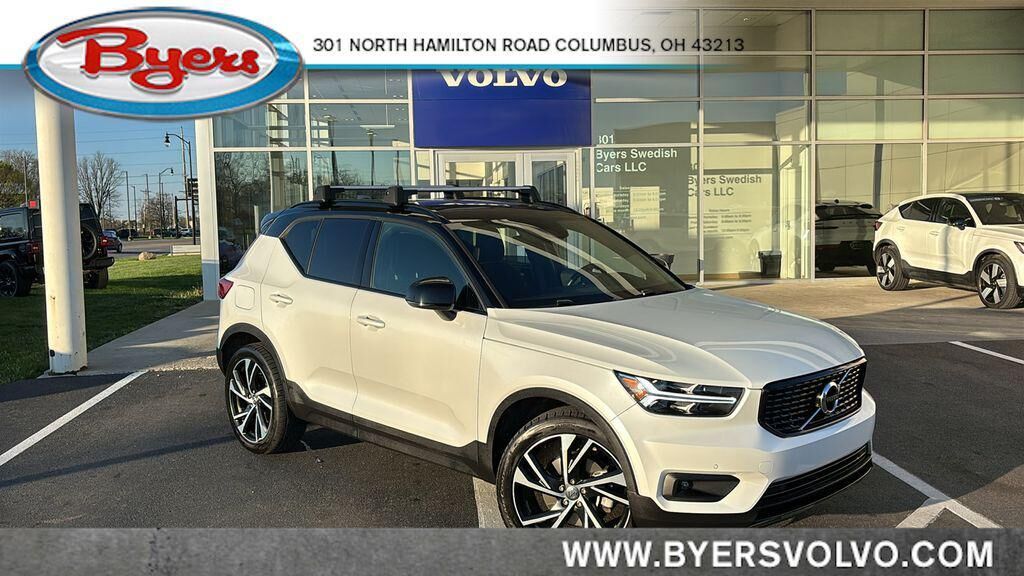 2021 VOLVO XC40