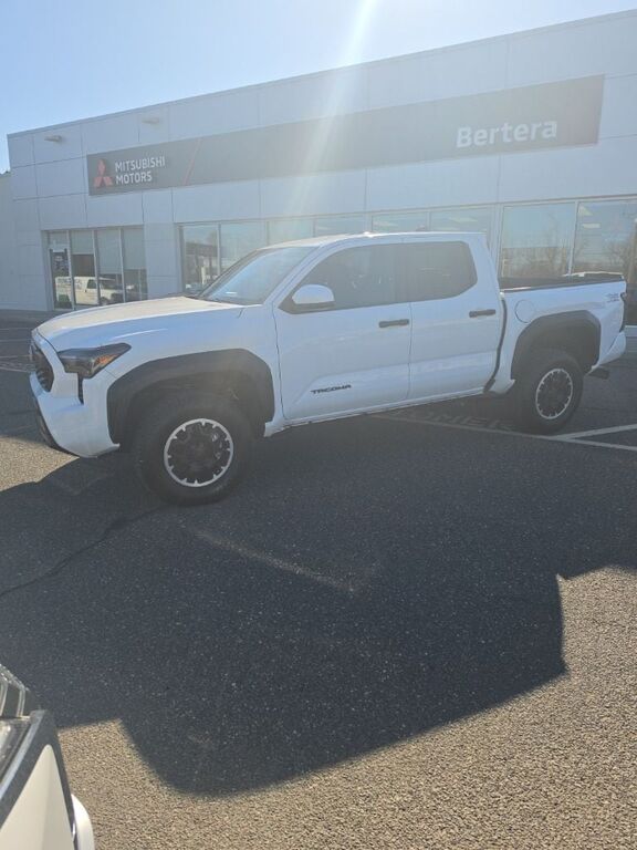 2024 TOYOTA Tacoma