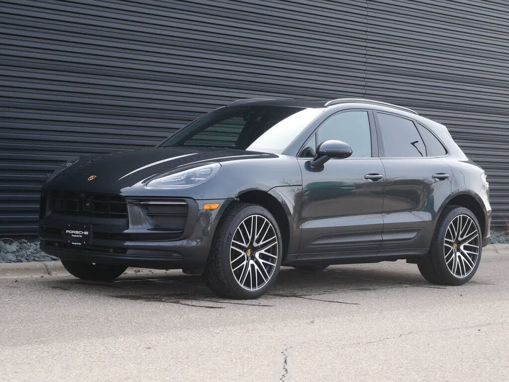 2026 PORSCHE Macan