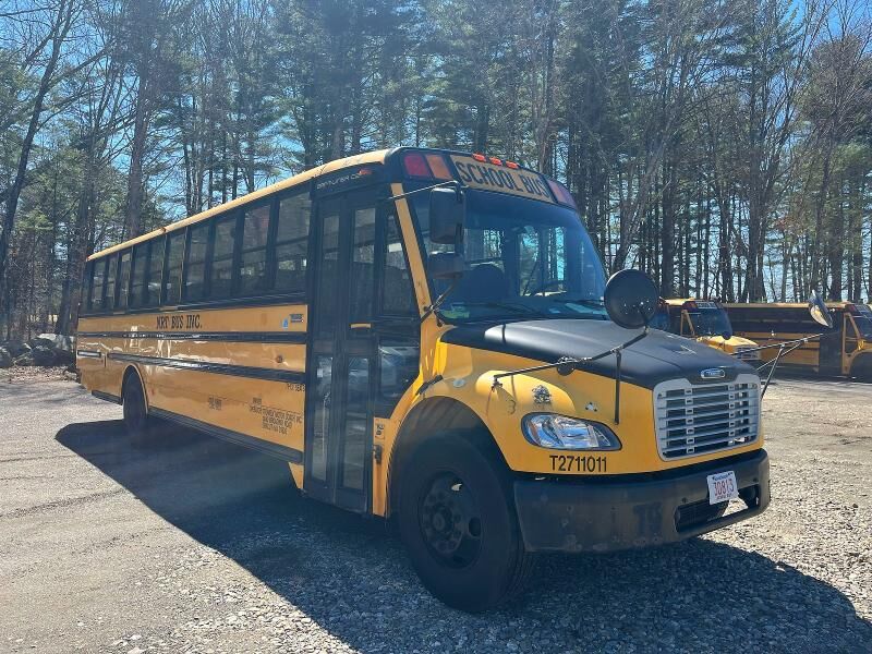 2011 FREIGHTLINER B2 Bus Chassis