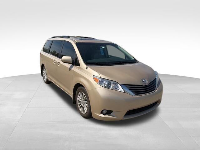 2012 TOYOTA Sienna