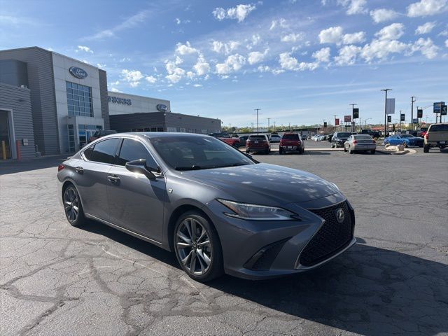 2019 LEXUS ES