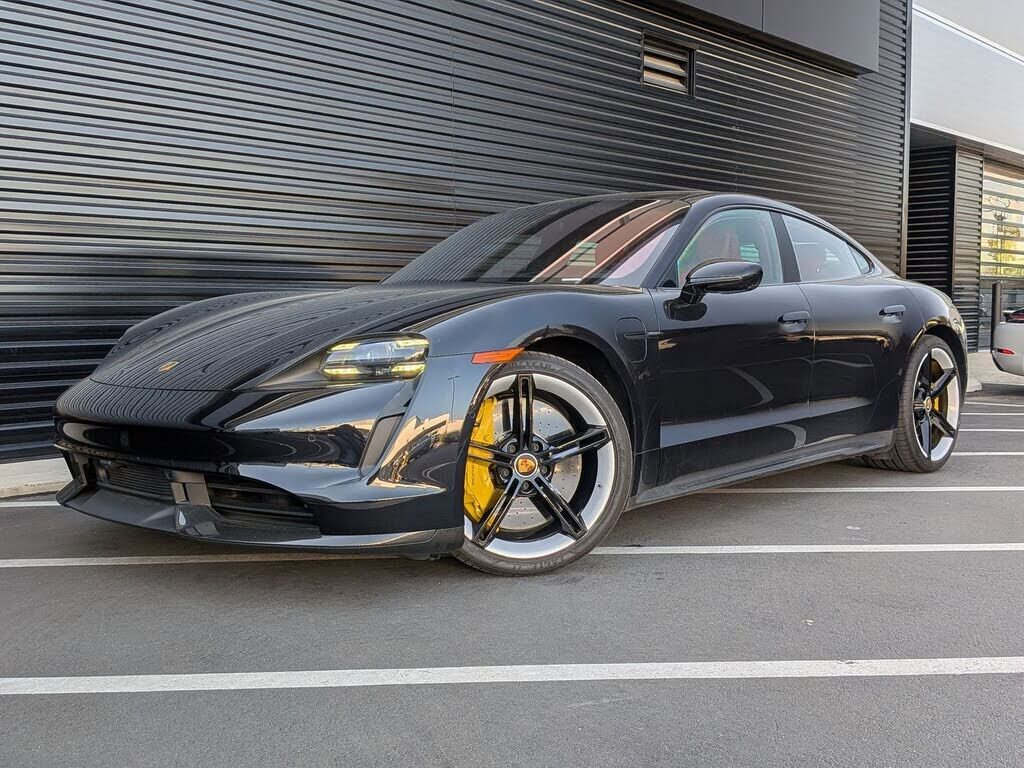 2024 PORSCHE Taycan