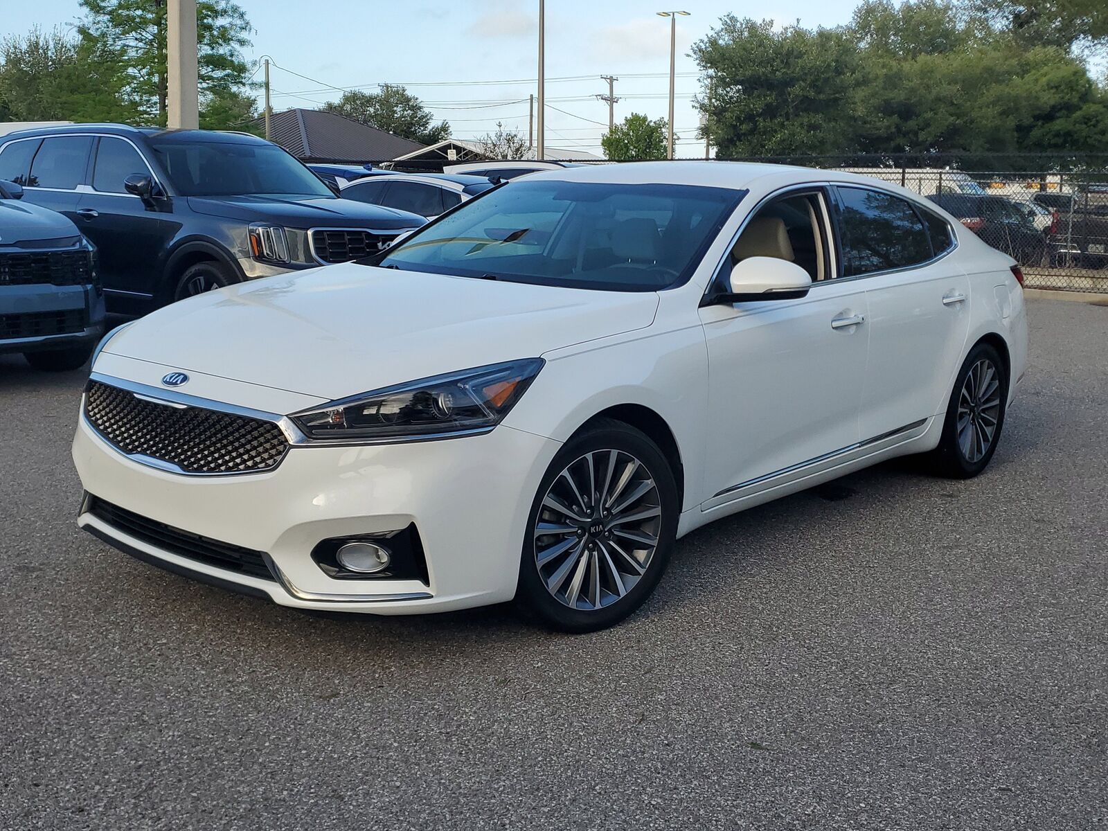 2019 KIA Cadenza