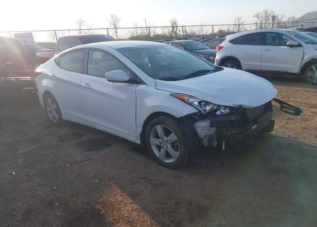 2013 HYUNDAI Elantra