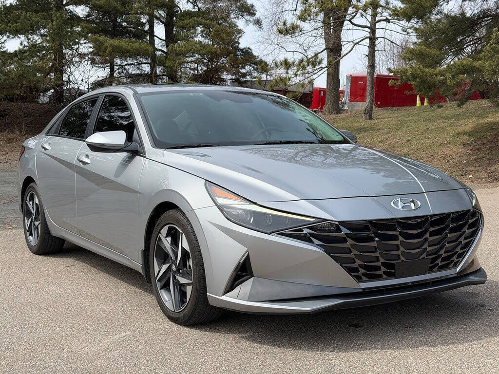 2022 HYUNDAI Elantra