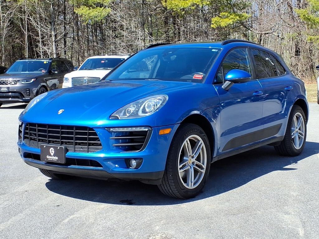 2017 PORSCHE Macan