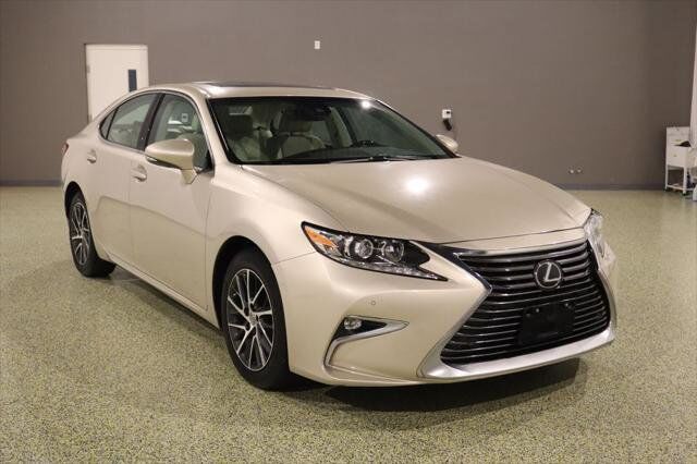 2017 LEXUS ES