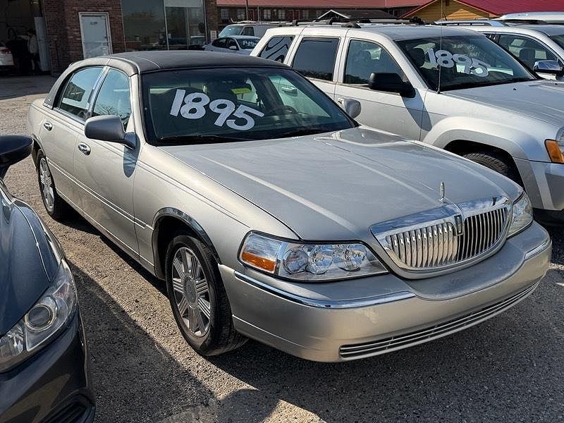 2004 LINCOLN Town Car