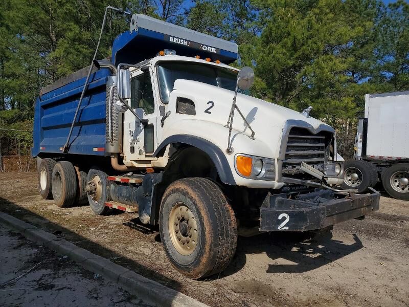 2004 MACK CV
