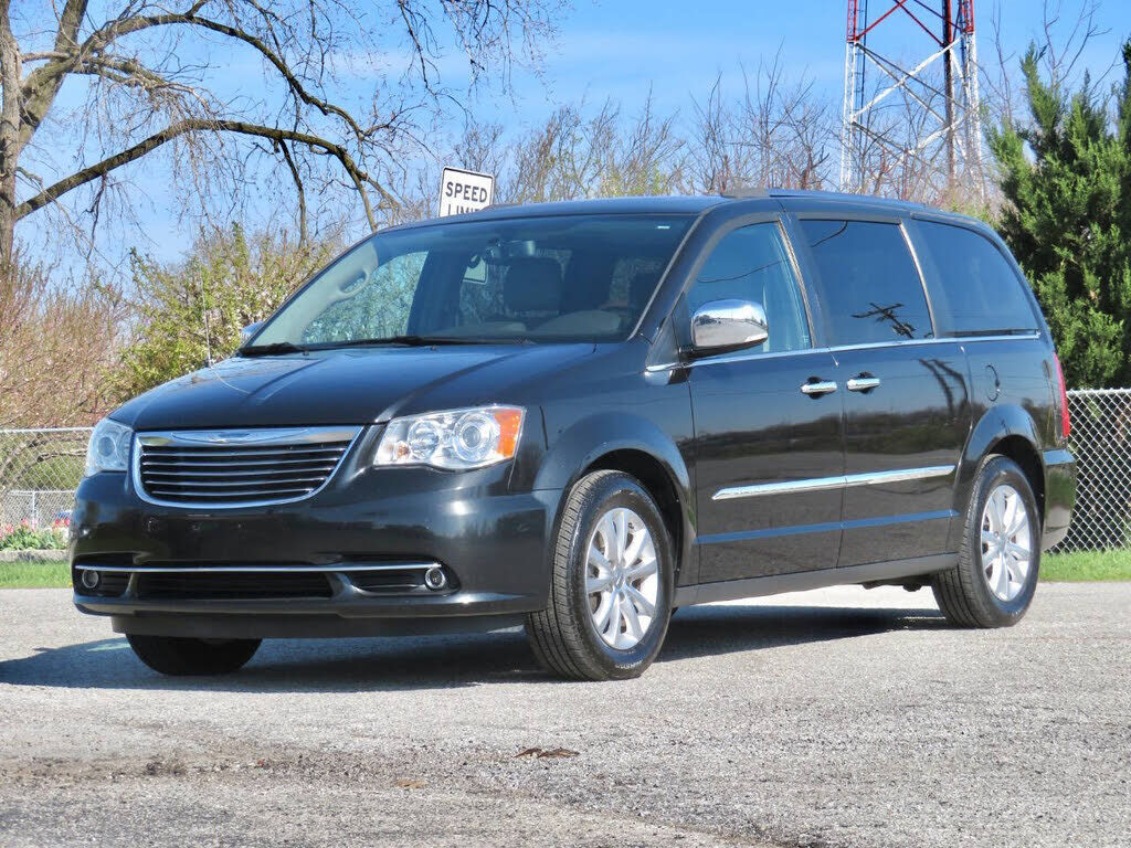 2016 CHRYSLER Town and Country