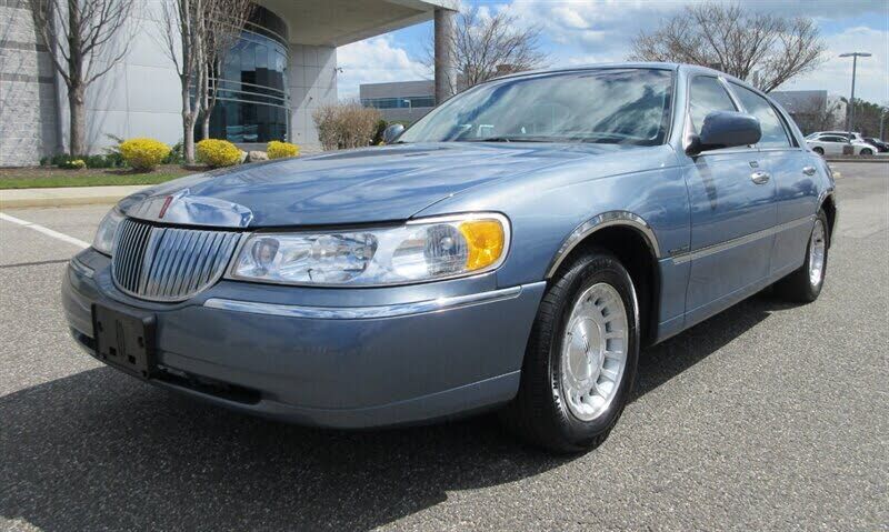 1999 LINCOLN Town Car