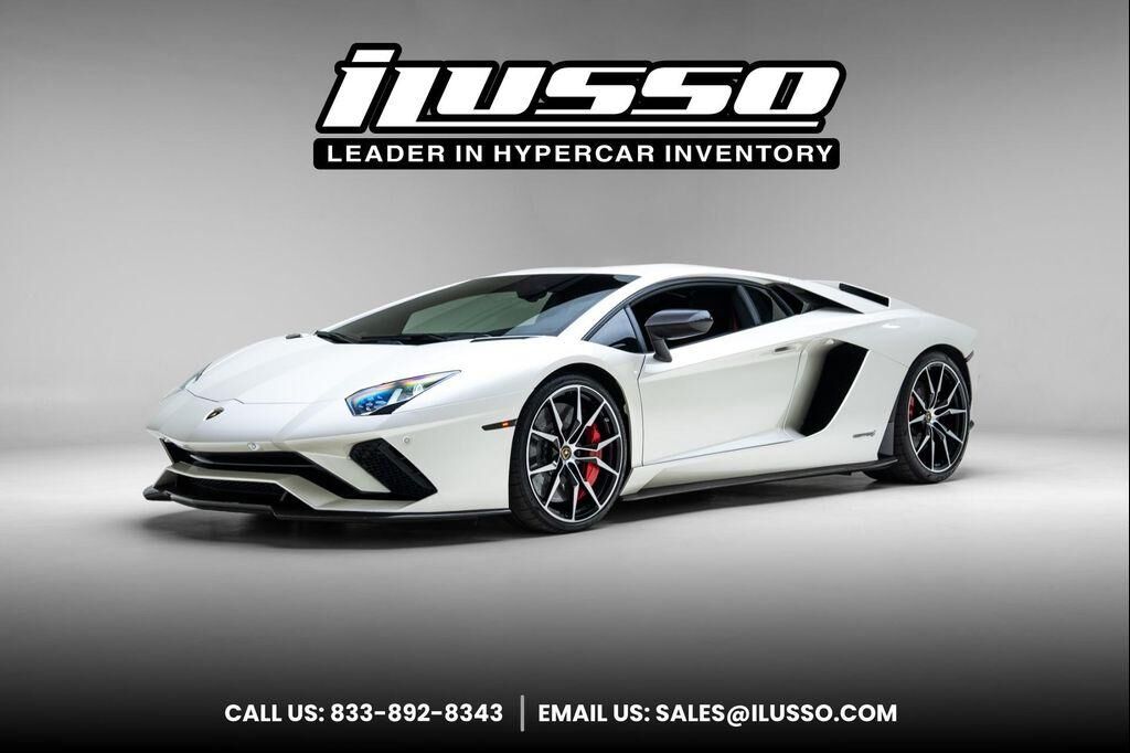 2017 LAMBORGHINI Aventador