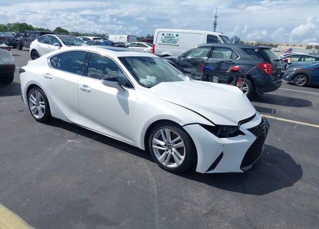 2021 LEXUS IS
