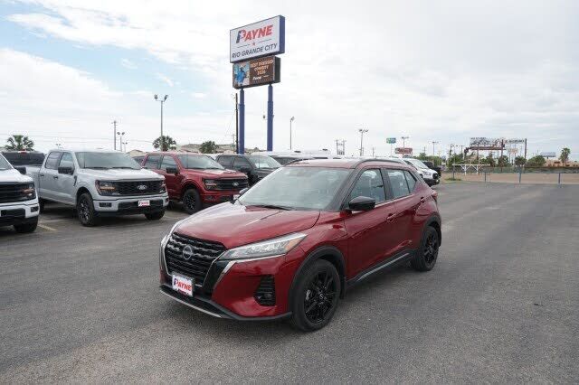2023 NISSAN Kicks
