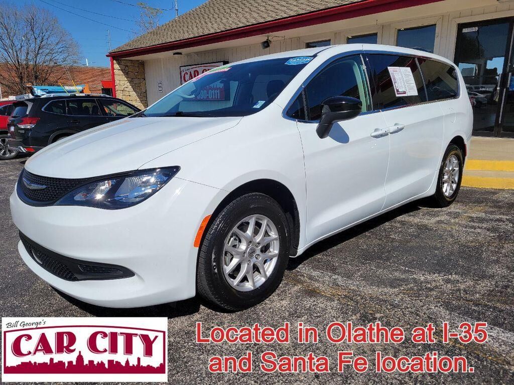 2024 CHRYSLER Voyager