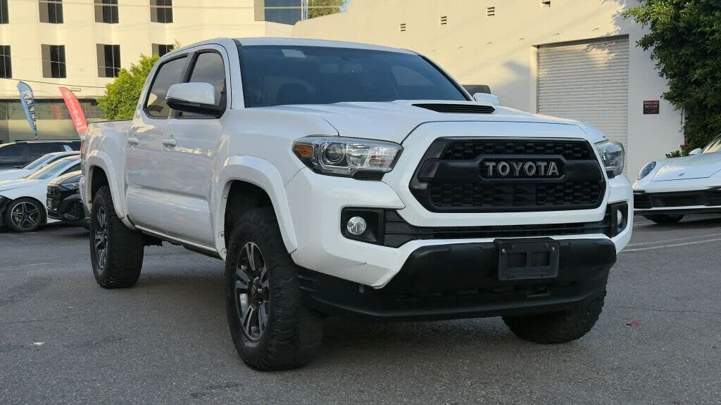 2017 TOYOTA Tacoma