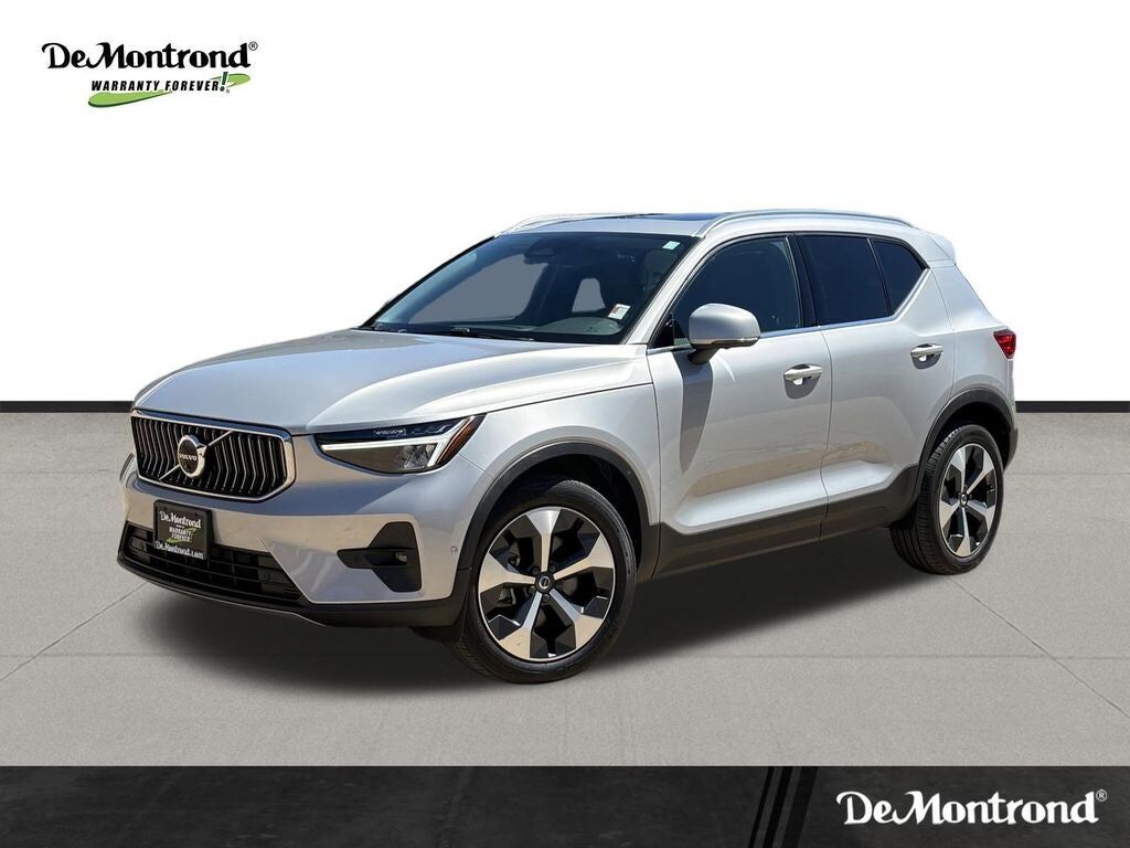 2023 VOLVO XC40