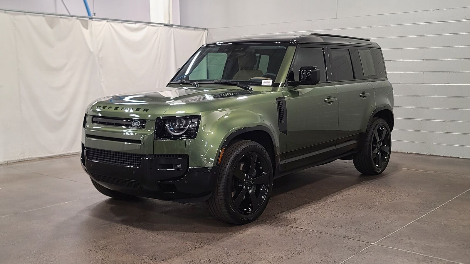2026 LAND ROVER Defender